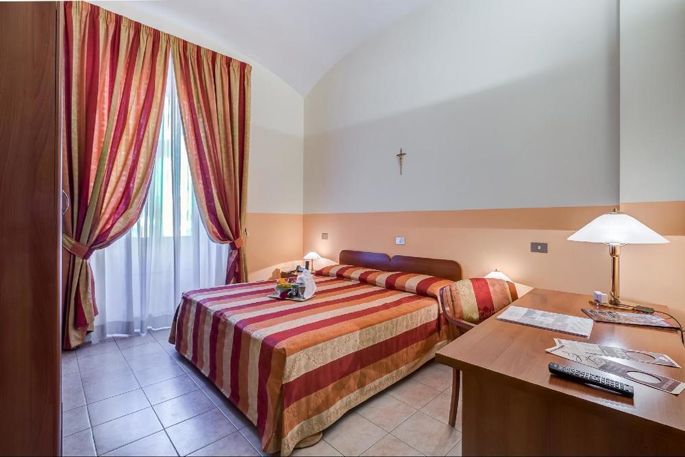 Hotel Domus Carmelitana Řím Exteriér fotografie