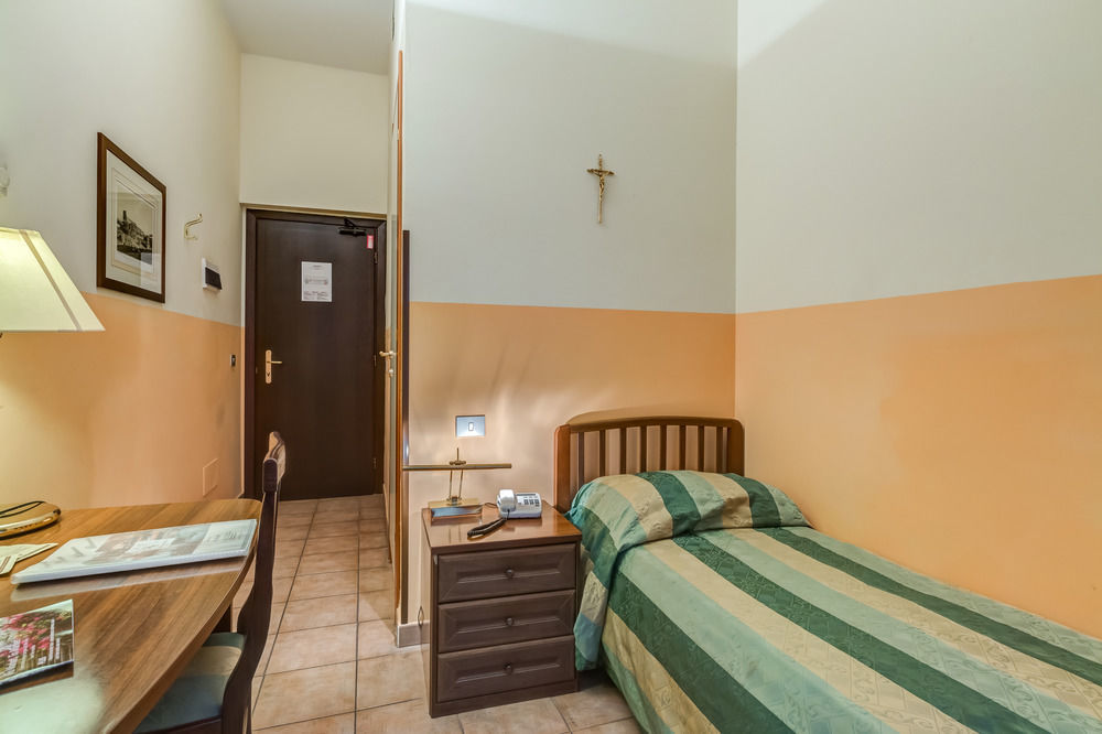 Hotel Domus Carmelitana Řím Exteriér fotografie